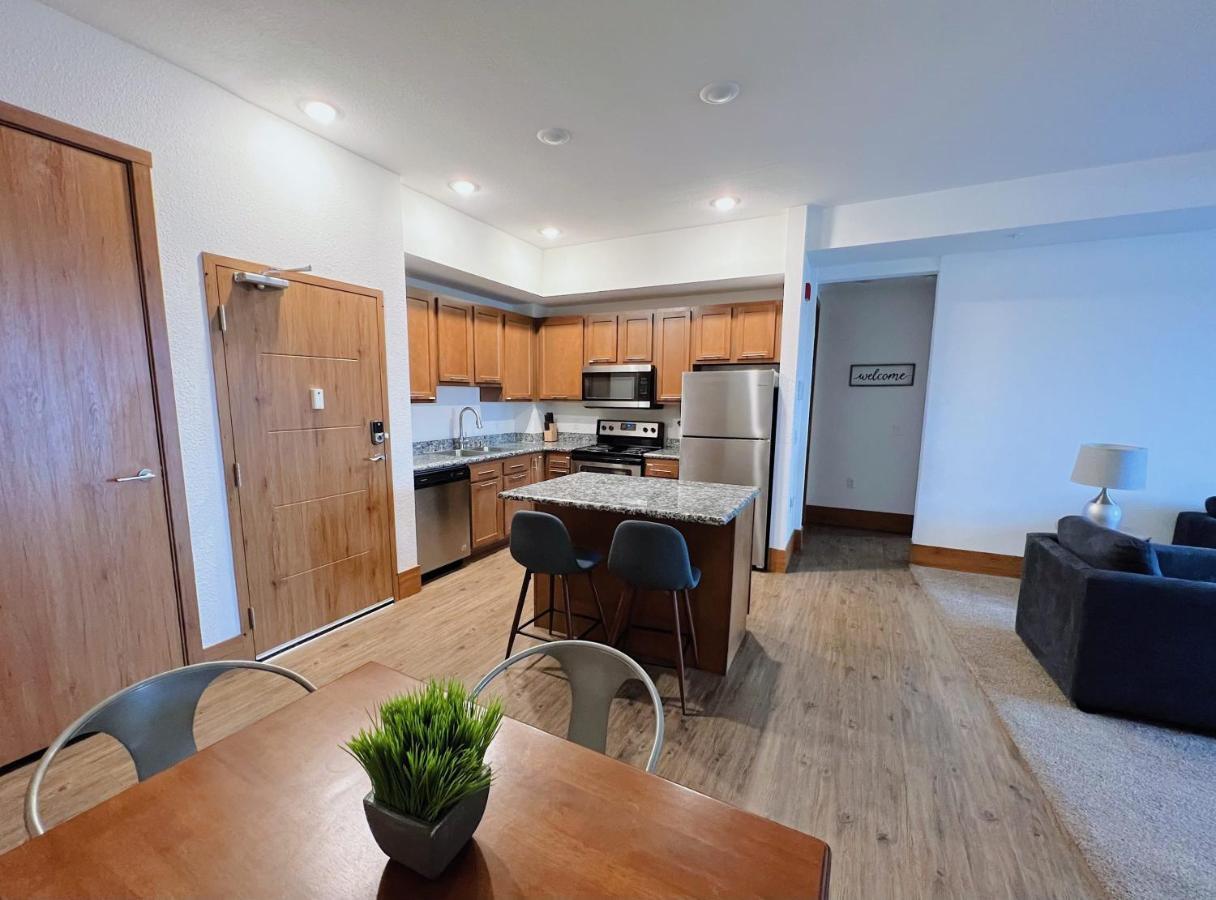 2Br Suite At The Grand Castle Pool Gym & Parking Грандвил Екстериор снимка