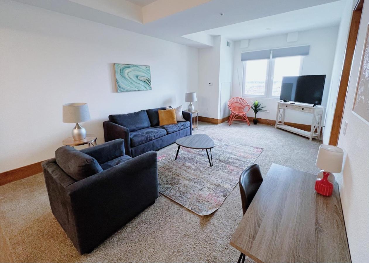2Br Suite At The Grand Castle Pool Gym & Parking Грандвил Екстериор снимка