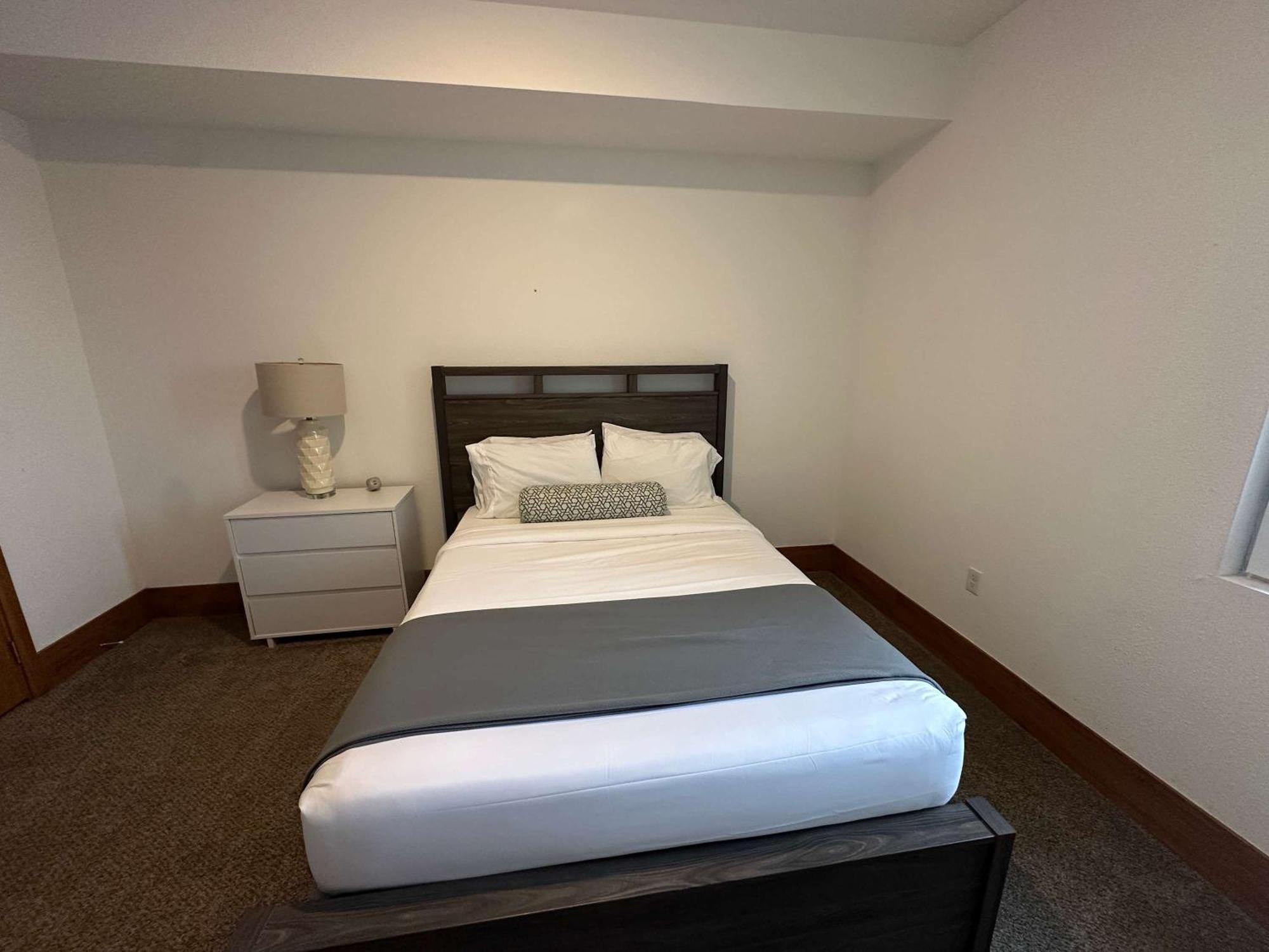 2Br Suite At The Grand Castle Pool Gym & Parking Грандвил Екстериор снимка